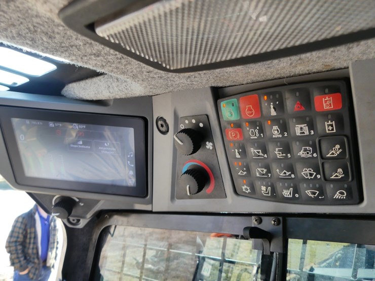 2024-deere-333d-image-17