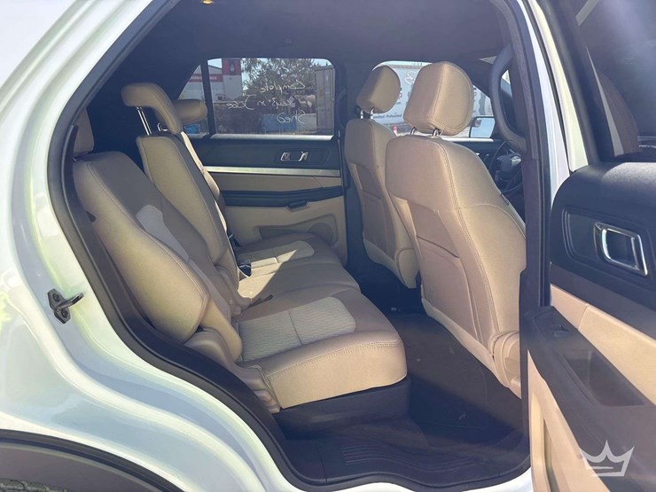 2017-ford-explorer-image-21