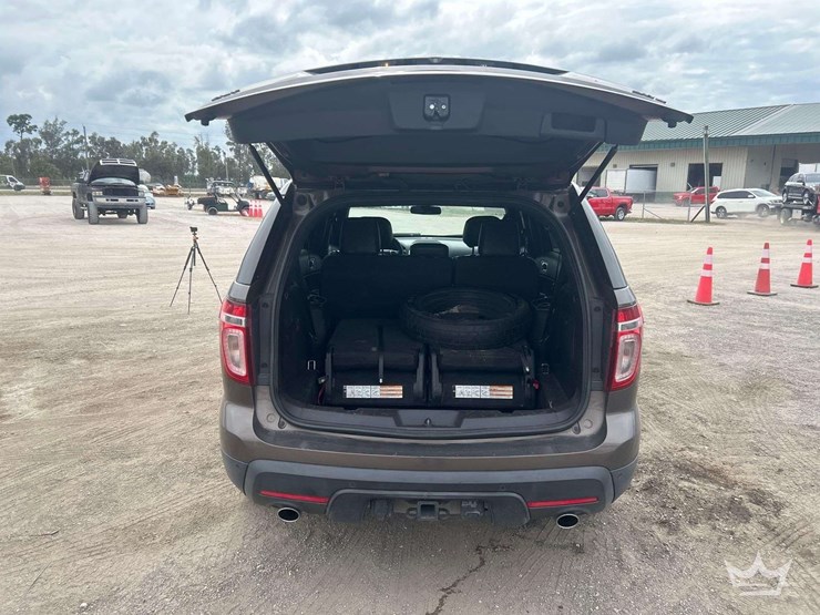 2015-ford-explorer-image-18