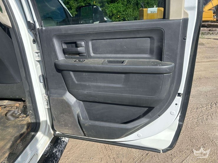 2012-dodge-3500-image-21