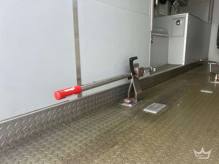 2003-freightliner-fl60-image-30