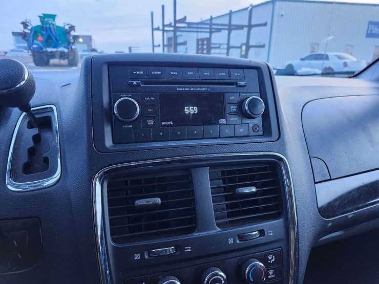 2014-dodge-grand-caravan-se-image-31