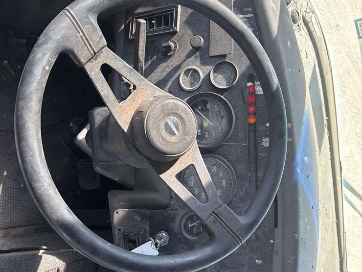 2001-freightliner-mb55-chassis-bus-image-17