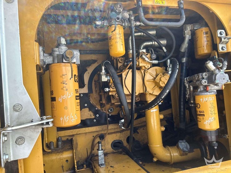 2016-caterpillar-349fl-image-21