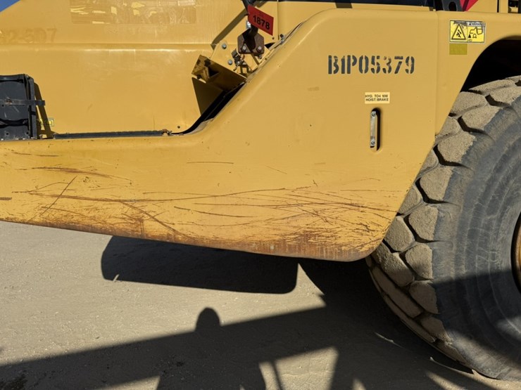 2010-caterpillar-740-image-66