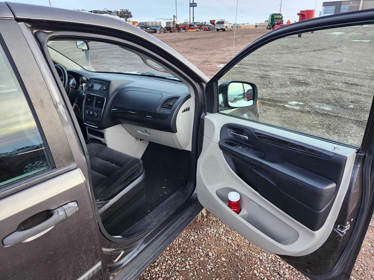 2015-dodge-grand-caravan-image-36