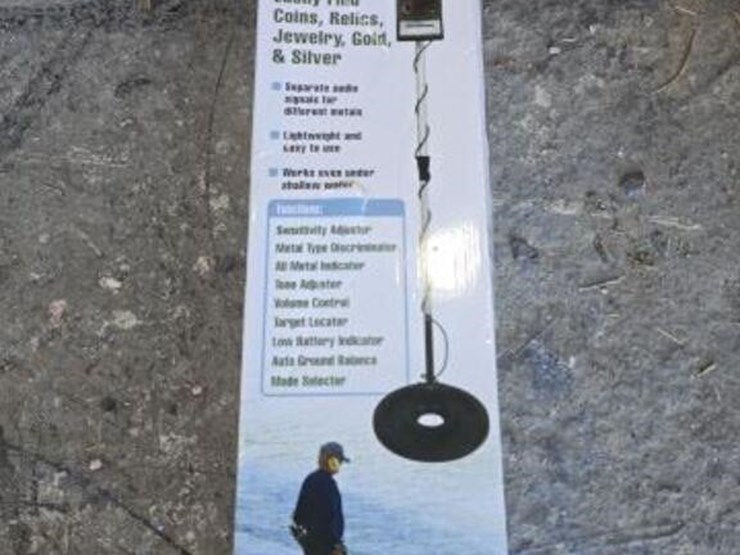 metal-detector-with-arm-rest-image-1