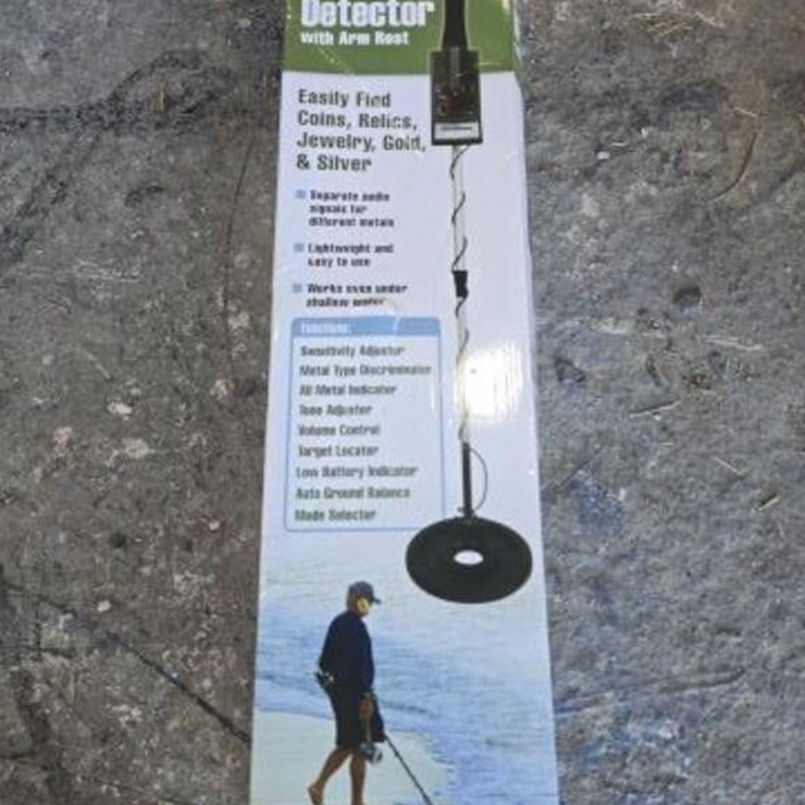 Metal Detector with Arm Rest