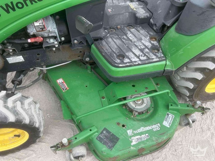 john-deere-1025r-sub-compact-tractor-mower-image-14