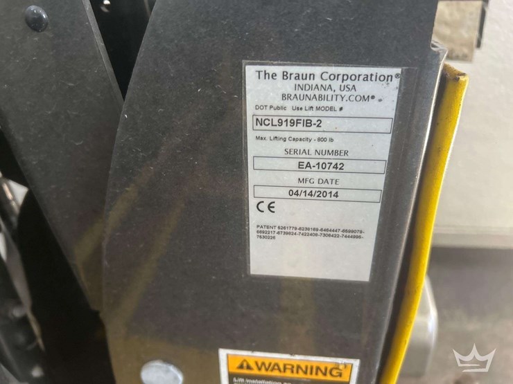 2014-ford-e-450-super-duty-shuttle-bus-image-24