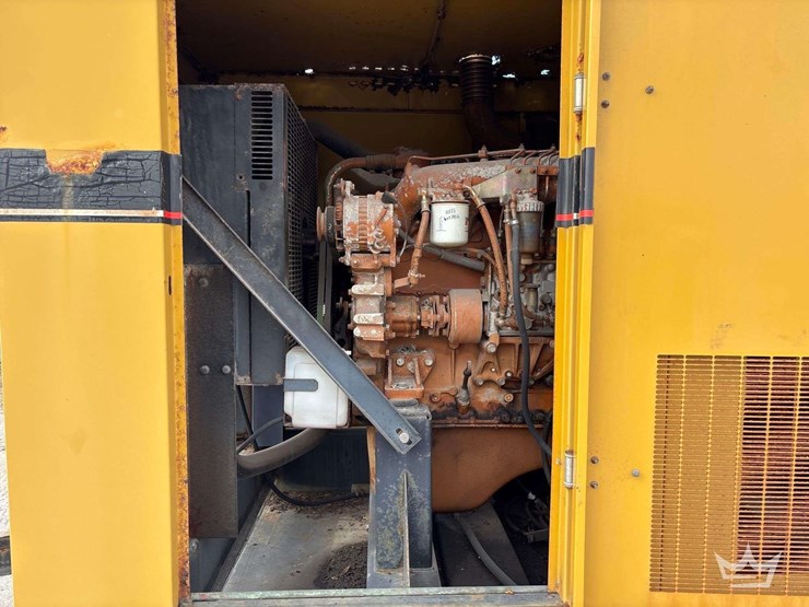 1997-generac-t/a-towable-175kw-diesel-generator-image-12