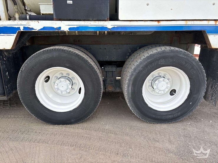 2009-international-7400-image-35