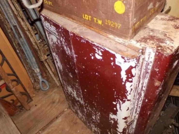 metal-cabinet-+-car-parts-image-2