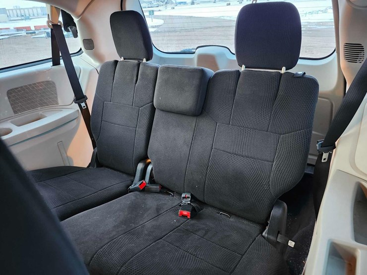 2014-dodge-grand-caravan-se-image-38