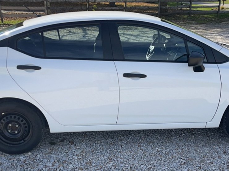 2021-nissan-versa-image-3