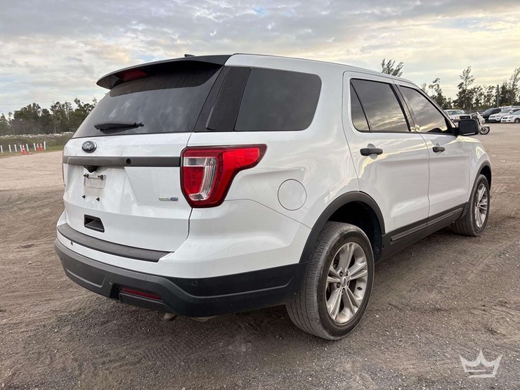 2018-ford-explorer-image-3