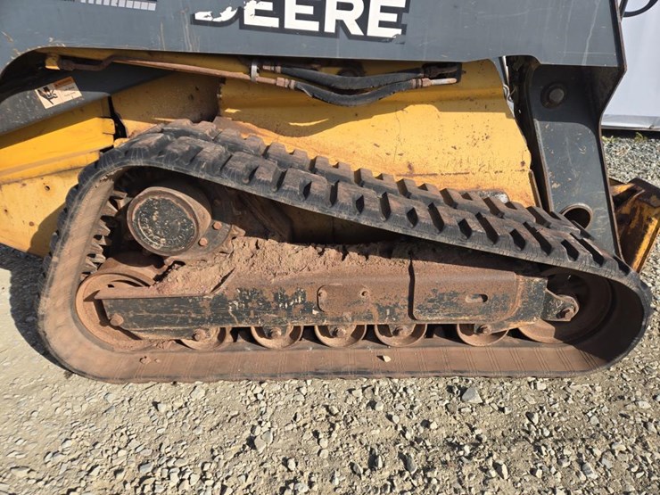 john-deere-329d-image-41