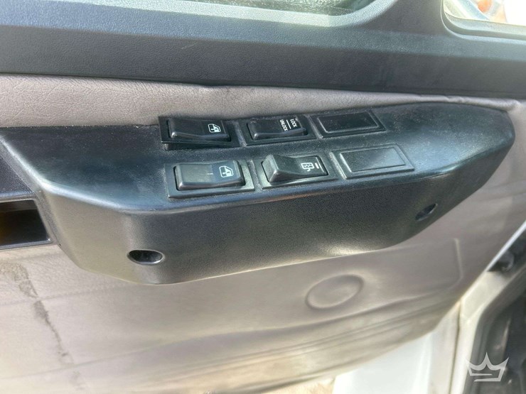 2003-freightliner-fl60-image-6