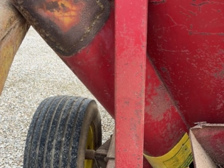 new-holland-355-image-8