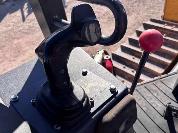 2022-deere-650k-image-18