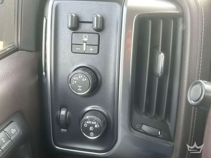 2014-chevrolet-silverado-4x4-crew-cab-pickup-truck-image-30