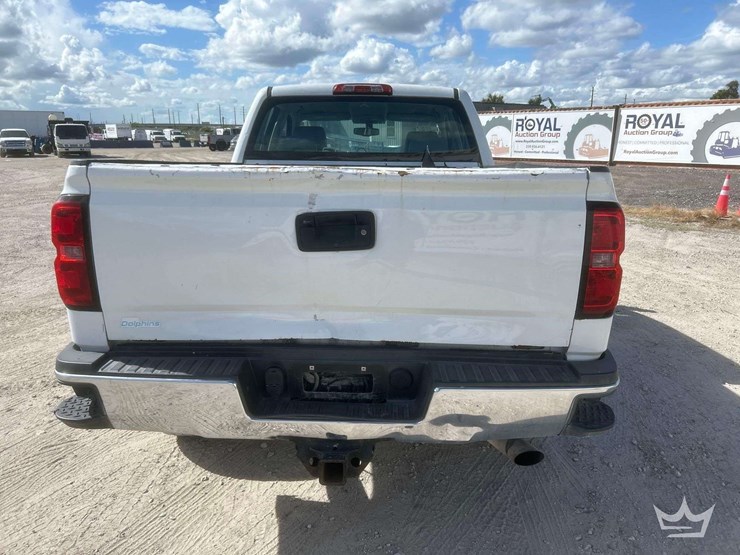 2015-chevrolet-silverado-2500-image-11