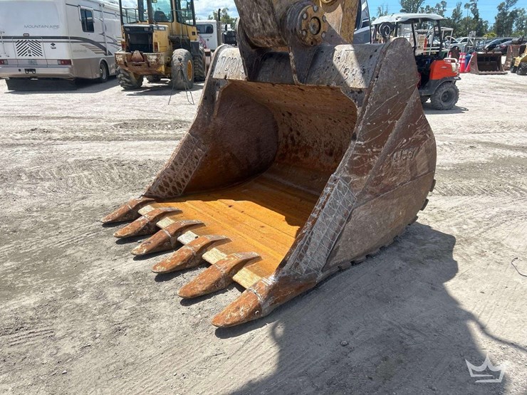 2016-caterpillar-349fl-image-16