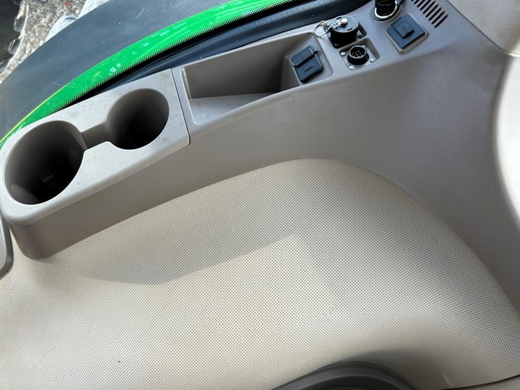 2014-john-deere-8270r-image-36