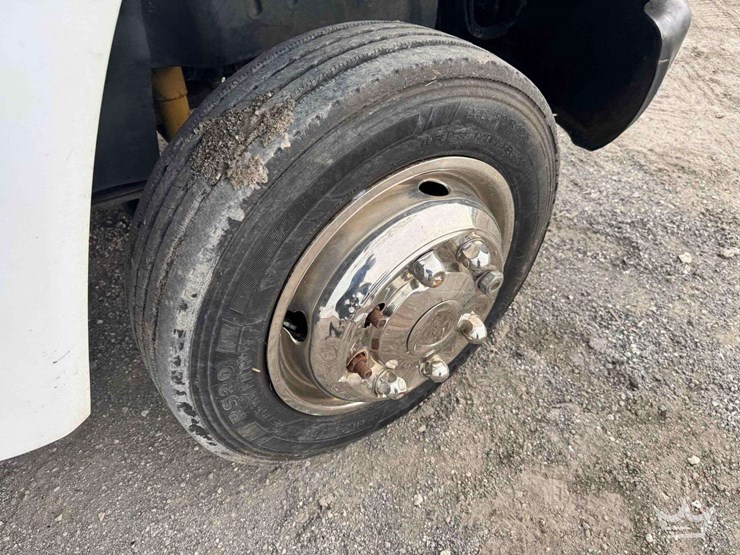 2005-chevrolet-c4500-altec-bucket-truck-image-28