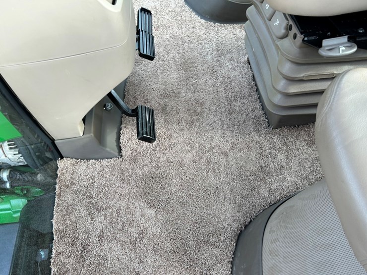 2014-john-deere-8270r-image-29