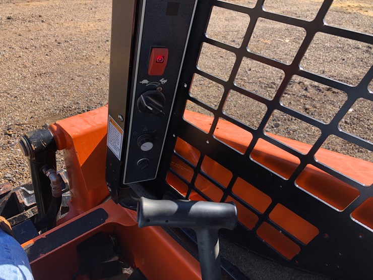 2019-gehl-r105-image-13