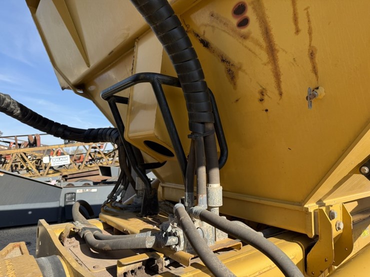 2010-caterpillar-740-image-15