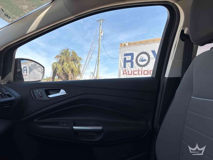 2014-ford-escape-se-image-13