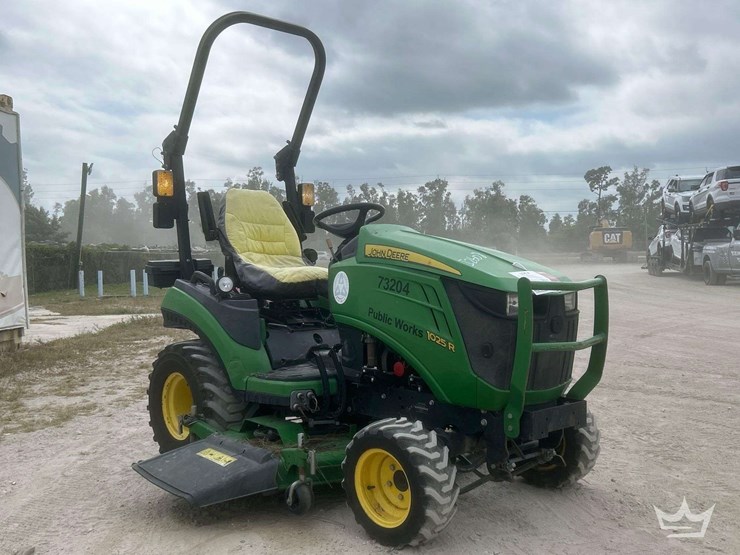 john-deere-1025r-sub-compact-tractor-mower-image-2