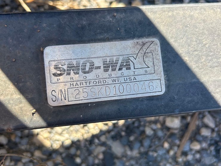 sno-way-hydraulic-snowplow-attachment-image-7