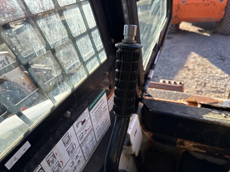 2015-bobcat-s70-image-33