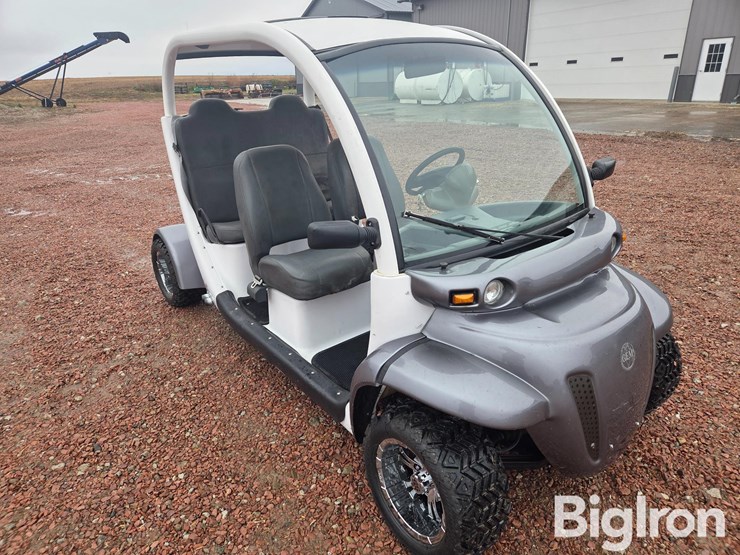 2001-global-electric-motorcars-4-seat-electric-golf-cart-image-3