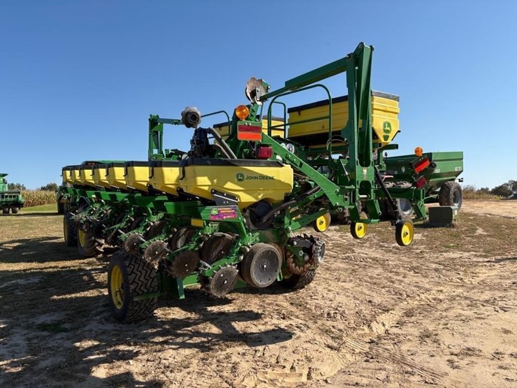 2023-john-deere-1745-image-7