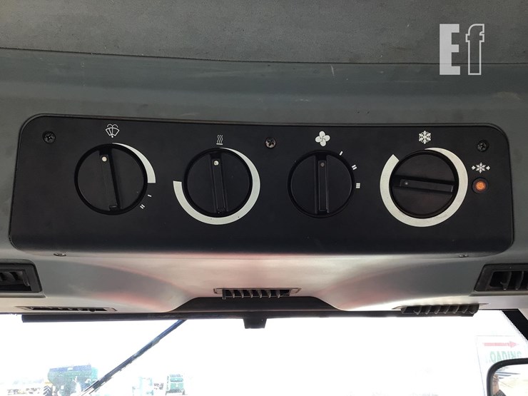 case-ih-mx135-image-19