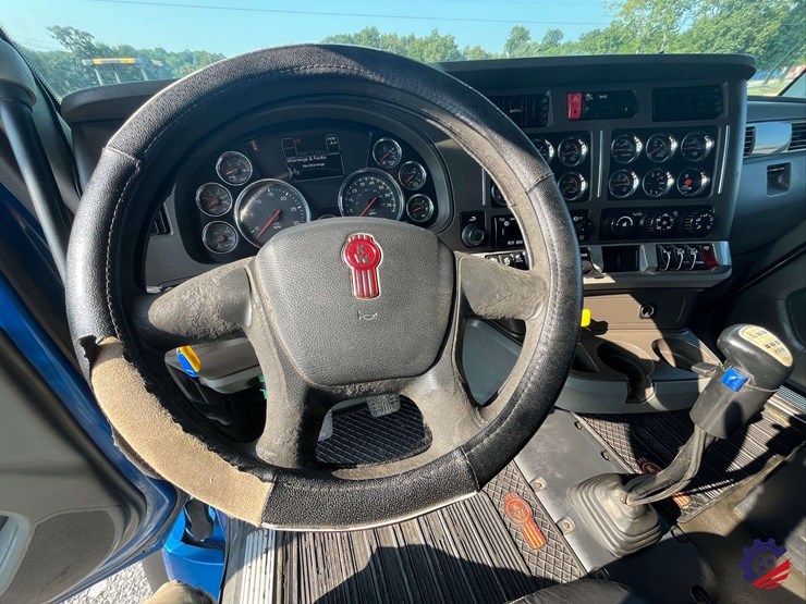 2016-kenworth-t880-image-70