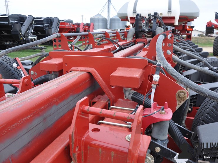 2014-case-ih-1255-image-19