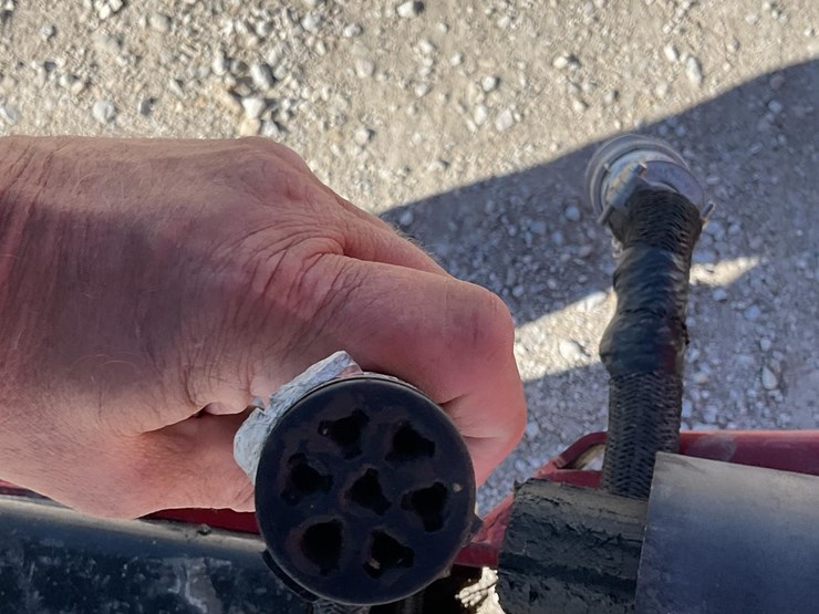 2021-new-holland-560-round-baler-image-11