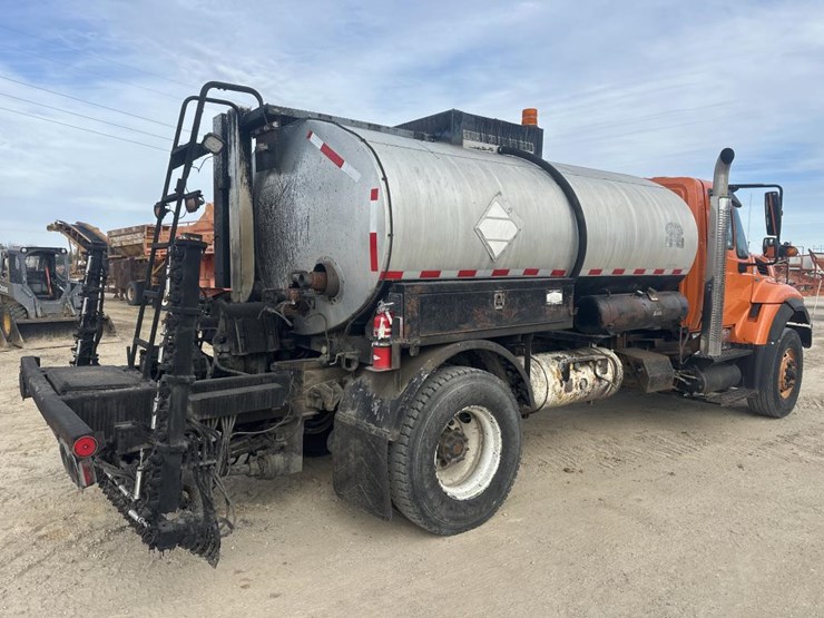 2009-international-7400-image-5