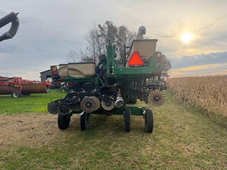 great-plains-yp825r-twin-row-planter-image-4