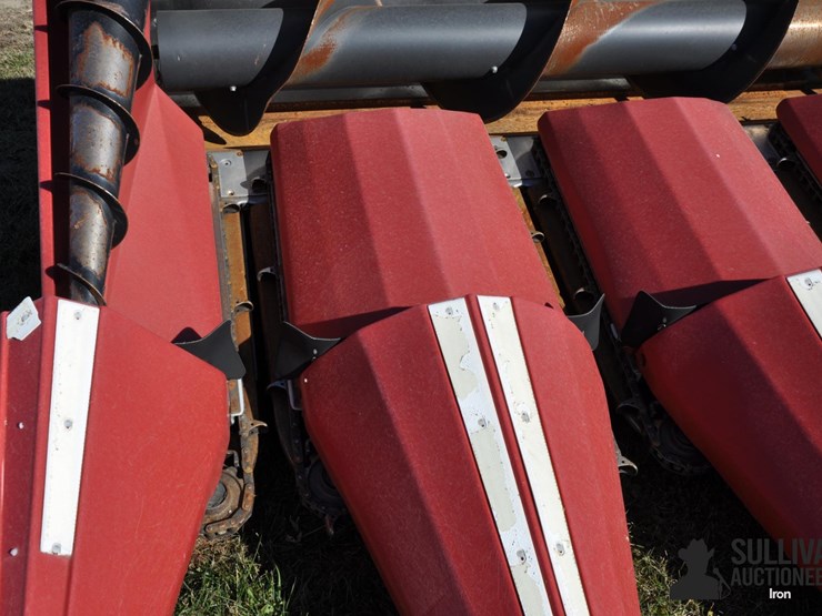 2016-drago-gt-8-30-8r30-corn-head-image-10