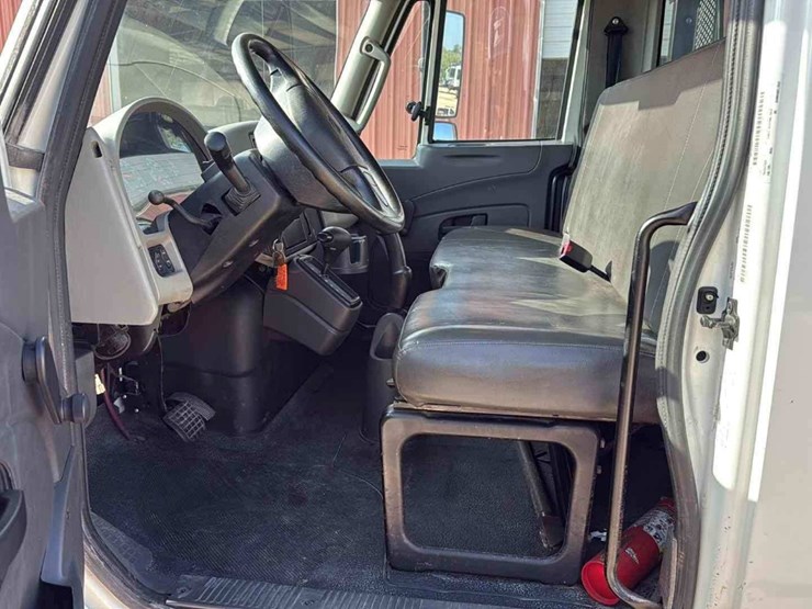 2015-international-flatbed-image-5