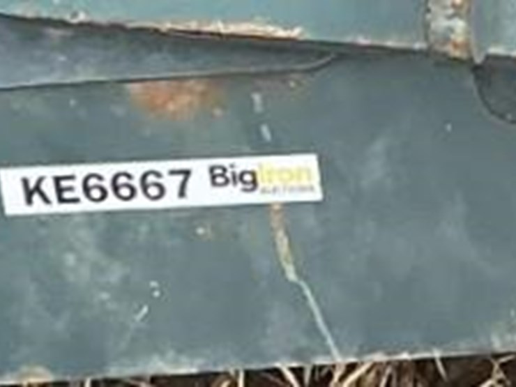 skid-steer-attachment-plate-image-10