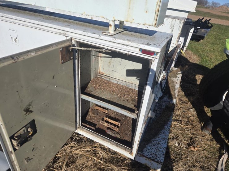 #2998-•-knapheide-(6)-door-utility-bed-image-7