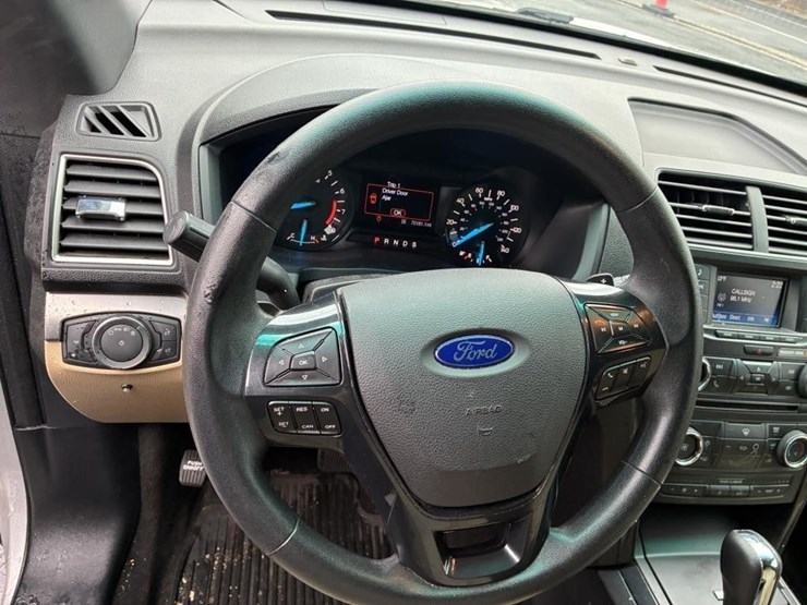 2016-ford-explorer-image-14