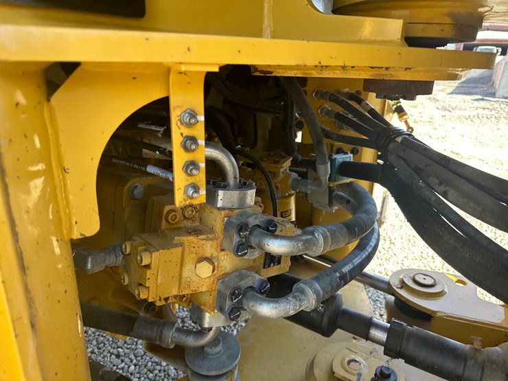 2016-caterpillar-926m-image-49